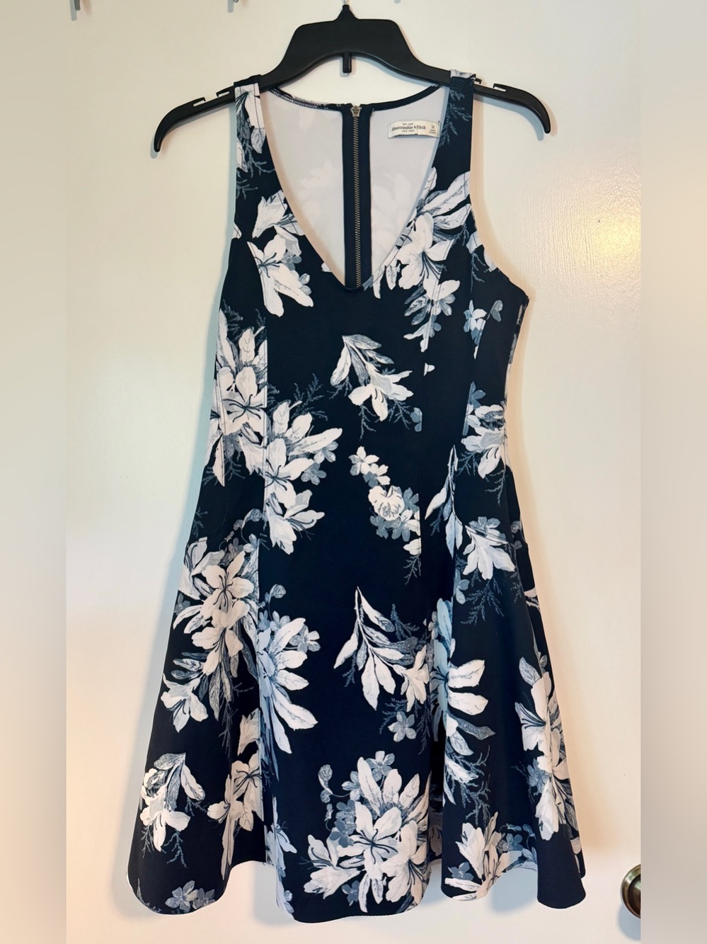 Abercrombie & Fitch Sleeveless Dress size M